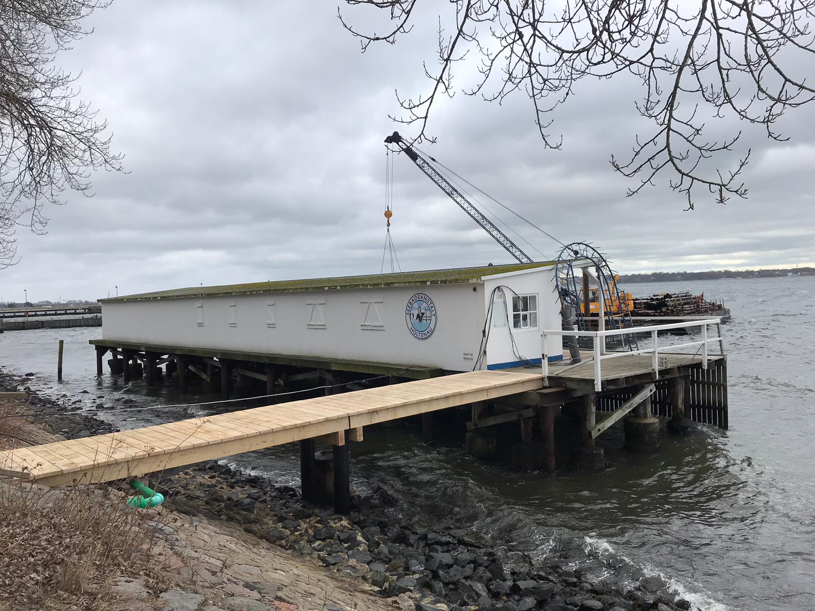 die neu Zugangsbrücke