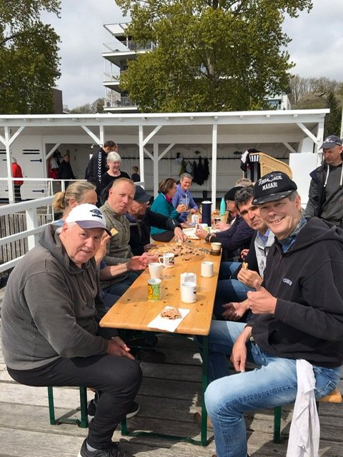 Frühstück gehört auch dazu