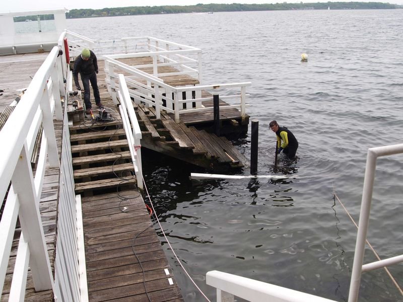 Für die neue Treppe wurden schon im vergangenen Jahr Pfähle gesetzt, die die Last der Konstruktion aufnehmen sollen. Für die neue Treppe wurden schon im vergangenen Jahr Pfähle gesetzt, die die Last der Konstruktion aufnehmen sollen.