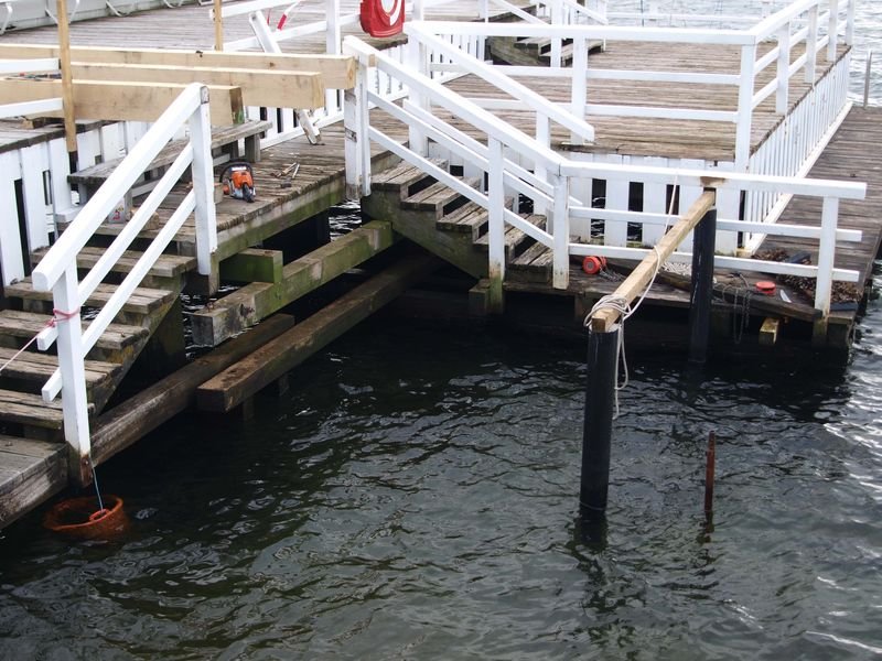Das alte Holz ist verschwunden, schon geht es an den Neubau. Das alte Holz ist verschwunden, schon geht es an den Neubau.