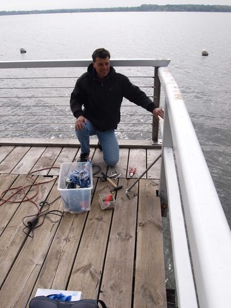 Reeno verbessert die Halterung für die Rettungsleiter. Reeno verbessert die Halterung für die Rettungsleiter.